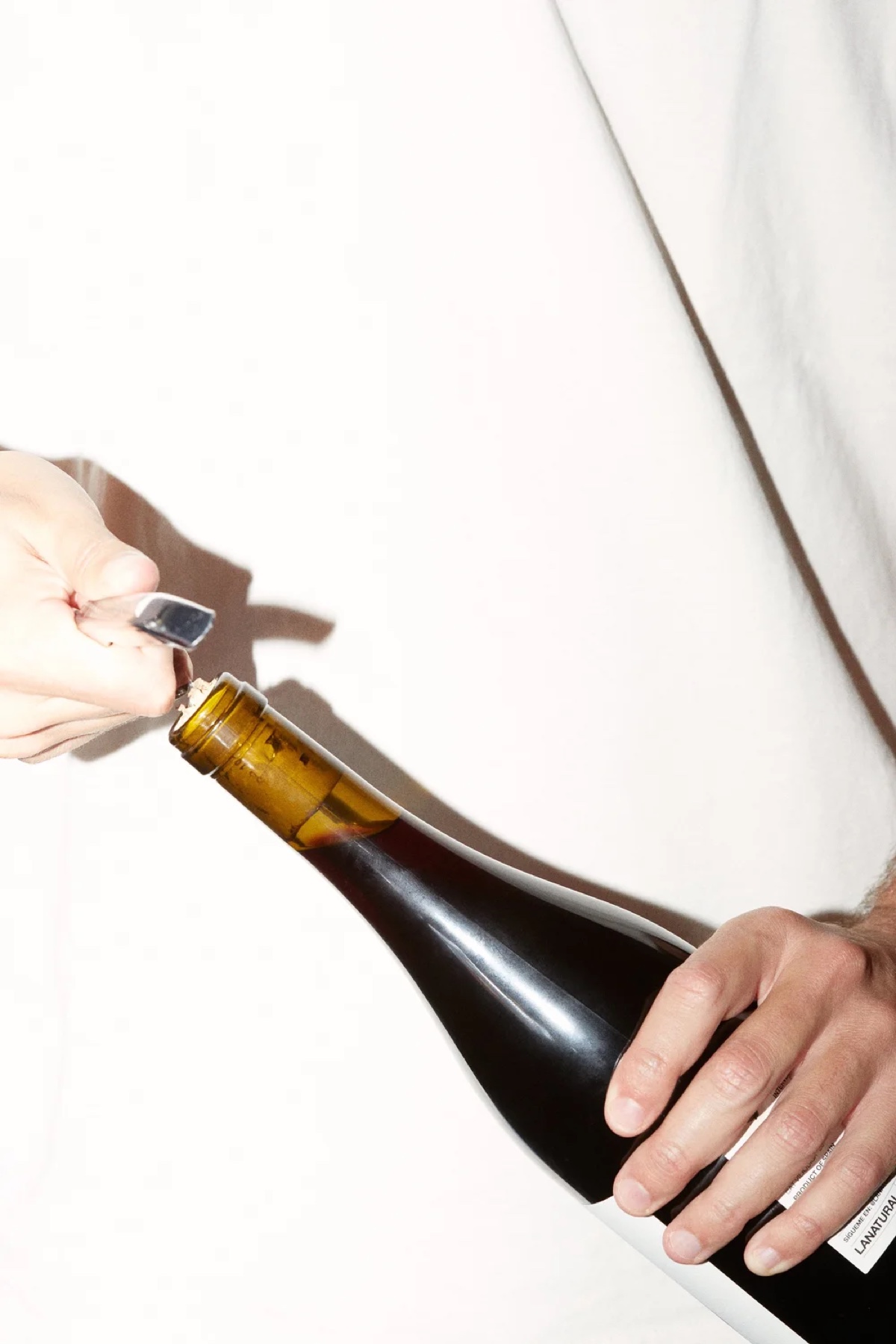 Servicio de vino en una cena